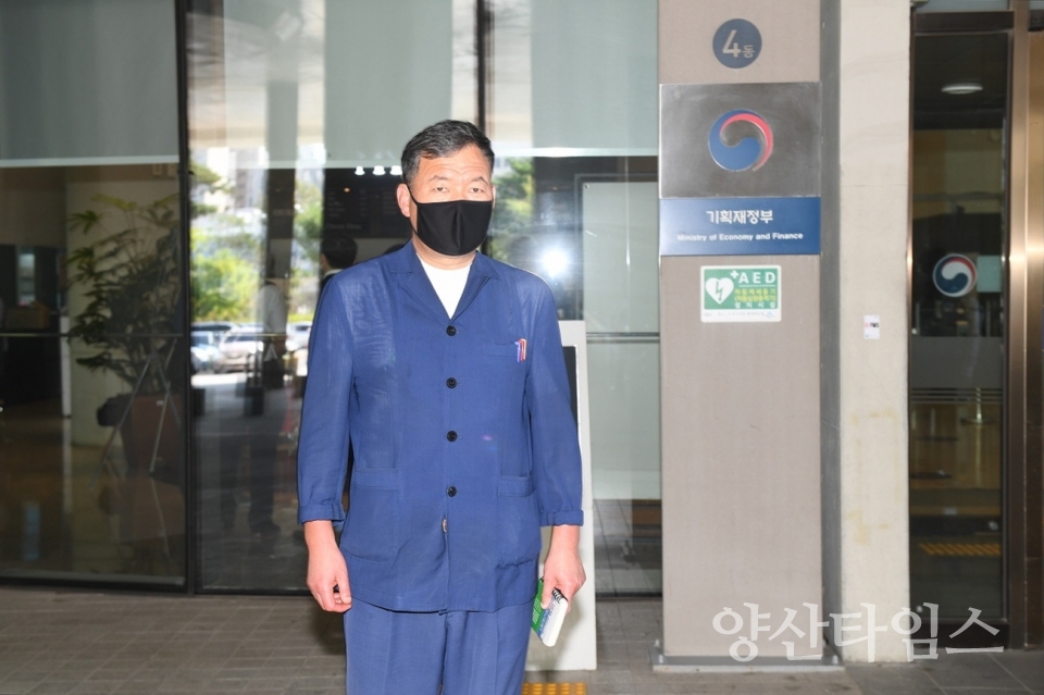 오규석 기장군수는 9월 15일 동남권 방사선 의·과학 일반산업단지 내 주요 국책사업인 ’수출용 신형연구로 개발 및 실증사업의 원활한 추진을 위해 기획재정부를 방문했다ⓒ양산타임스