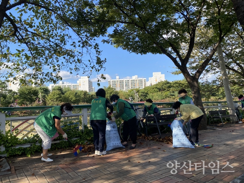 중앙동 새마을부녀회 국토대청결ⓒ양산타임스