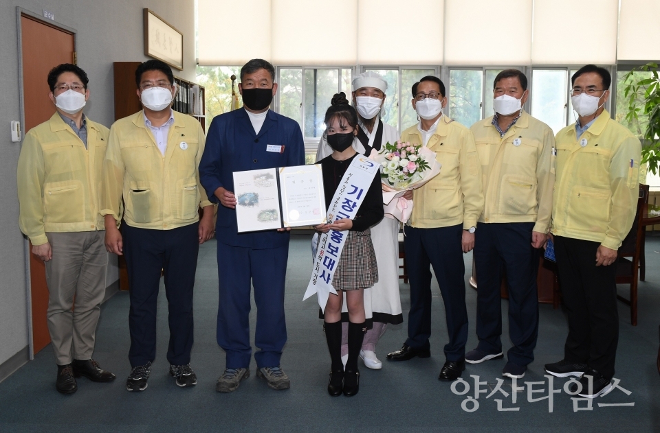 기장군은 트로트 가수 김다현 양을 기장군 홍보대사로 위촉하고 9월 28일 위촉식을 가졌다.ⓒ양산타임스