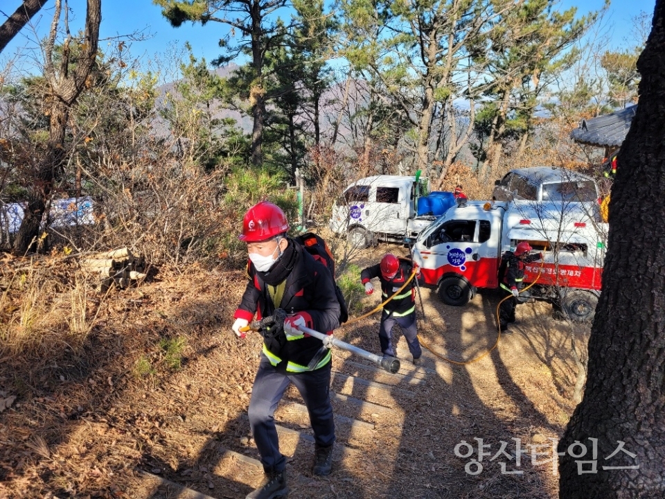 기장군 산불진화 훈련 모습(2021. 1월 봉대산 등산로)ⓒ양산타임스