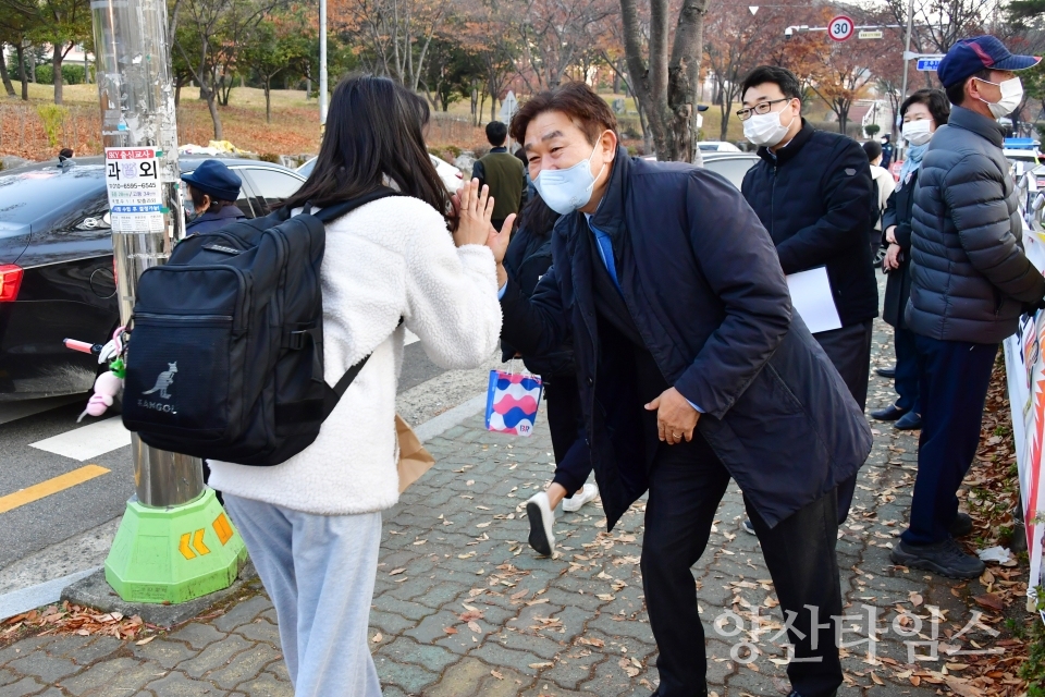 수능시험장 응원격려 방문ⓒ양산타임스