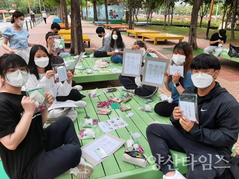 기장군청소년봉사단 ‘기장군 행복동 캠페인’ 활동 모습ⓒ양산타임스