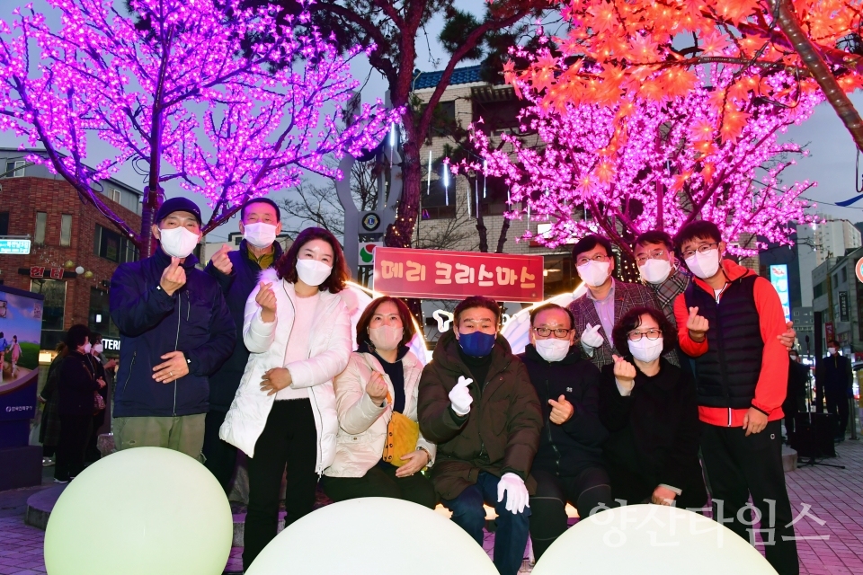 가로수길 크리스마스트리 점등식ⓒ양산타임스