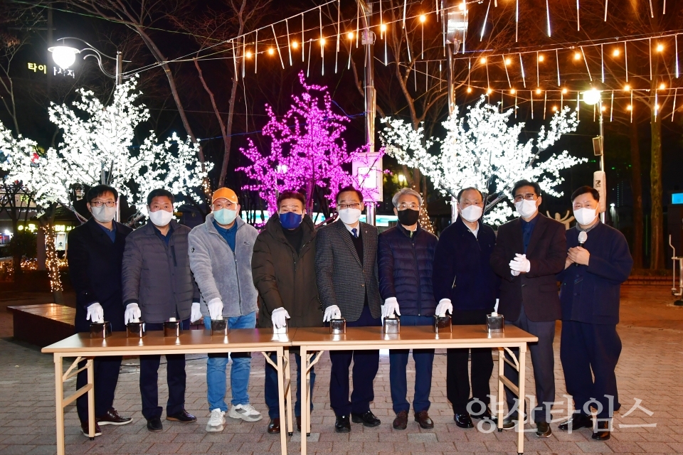가로수길 크리스마스트리 점등식ⓒ양산타임스