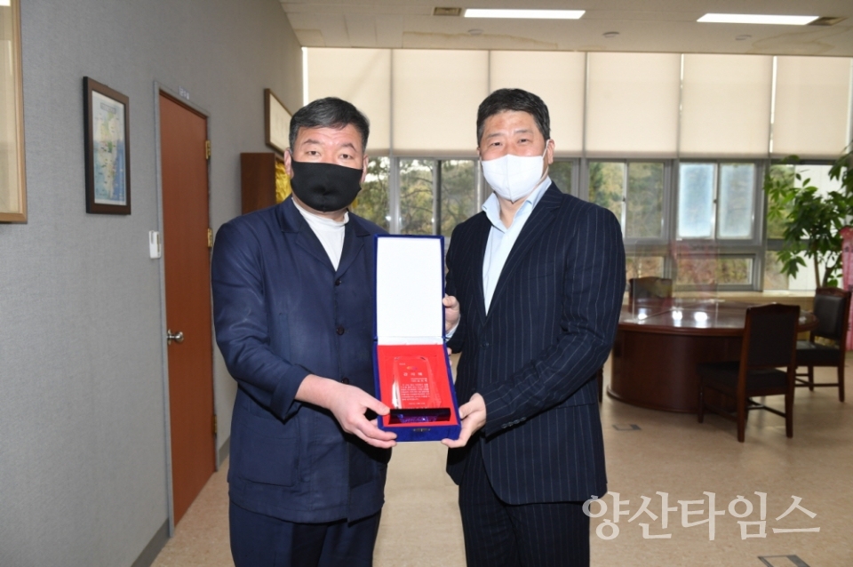 기장군 ㈜신세계사이먼 부산점에 감사패 수여ⓒ양산타임스