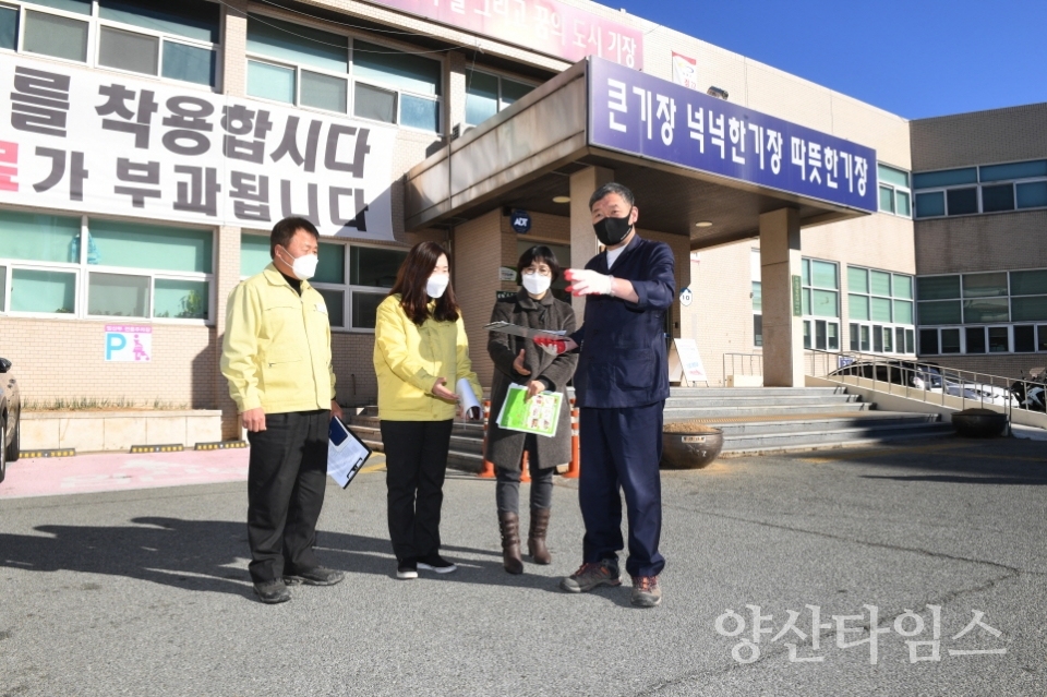 오규석 기장군수는 18일 오후 10시 30분경 주민들의 당양한 욕구를 반영하고 행정기능의 환경변화에 적극 대응하기 위해 추진 중인 ‘기장읍 행정복지센터’ 신축 사업 현장을 방문해 그간 추진 사항을 점검했다.ⓒ양산타임스