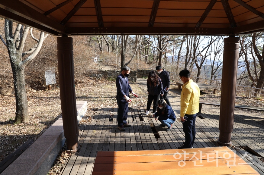 오규석 기장군수는 15일 오후 2시 30분경 기장읍 두화마을부터 철마면 곰내재 숲속쉼터까지 이어지는 일광산 테마 임도를 방문해 현장을 점검했다.ⓒ양산타임스