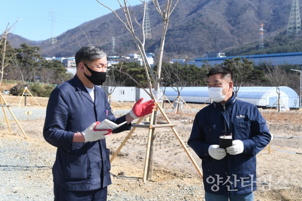 오규석 기장군수는 21일 오후 2시 30분경 정관읍 좌광천변에 조성된 체험 학습형 양묘장을 방문해 현장을 점검했다.ⓒ양산타임스
