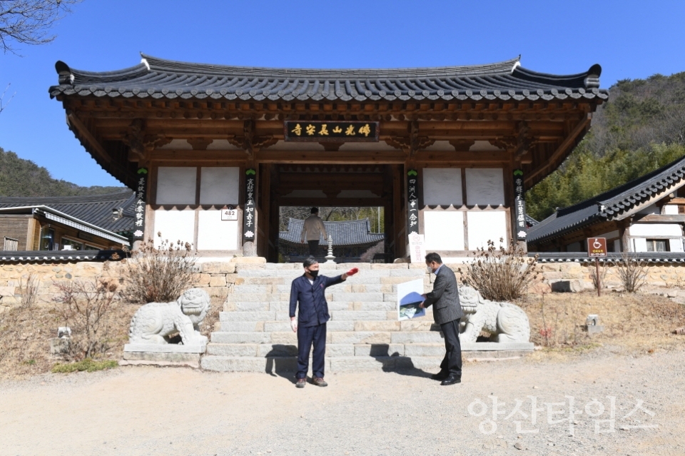오규석 기장군수는 2일 오전 10시 30분경 국가지정문화재인 장안사 보수 정비사업 현장을 방문해 추진사항을 점검했다.ⓒ양산타임스