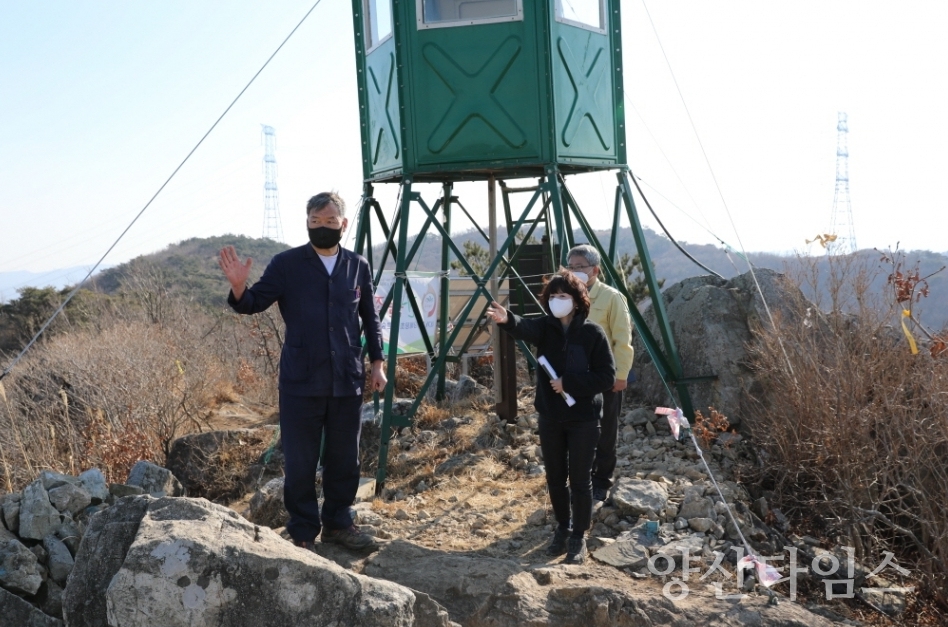 오규석 기장군수는 3일 오후 2시 30분경 봄철 건조한 기후로 산불 발생 위험이 더욱 높아짐에 따라 망월산을 비롯한 관내 산불감시초소를 방문해 현장을 점검했다.ⓒ양산타임스