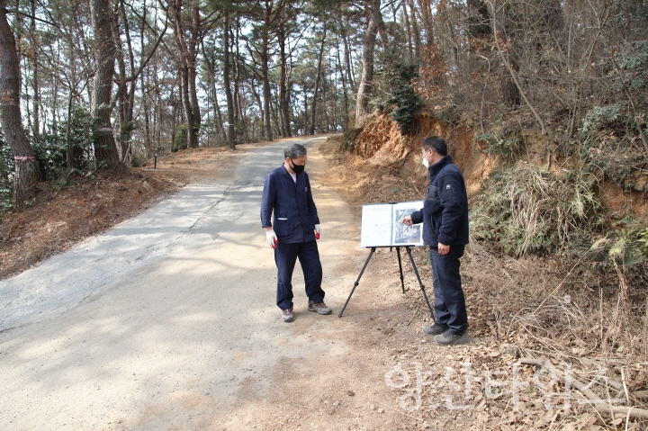 오규석 기장군수는 10일 오전 10시 30분경 일광신도시 일원의 통행 여건을 개선하고 지역 주민들에게 쾌적한 교통 환경을 제공하기 위해 추진 중인 ‘일광면 삼성리 산59번지 일원 도로 개설 공사’ 현장을 방문해 점검했다.ⓒ양산타임스