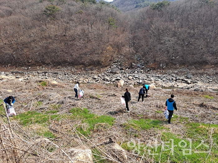 밀양댐 상류 환경정화활동ⓒ양산타임스