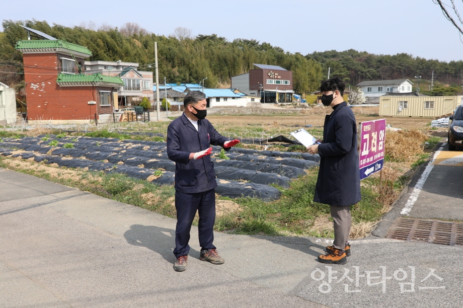 "오규석 기장군수는 23일 오후 2시 30분경 만성적인 주차난과 불법 주·정차 문제 해소를 위해 조성 중인 일광면 화전리 공영주차장 조성 현장을 방문해 현황을 점검했다." "오규석 기장군수는 23일 오전 11시 만성적인 주차난과 불법 주·정차 문제 해소를 위해 조성 중인 일광면 삼성리 공영주차장 조성 현장을 방문해 현황을 점검했다." ⓒ양산타임스