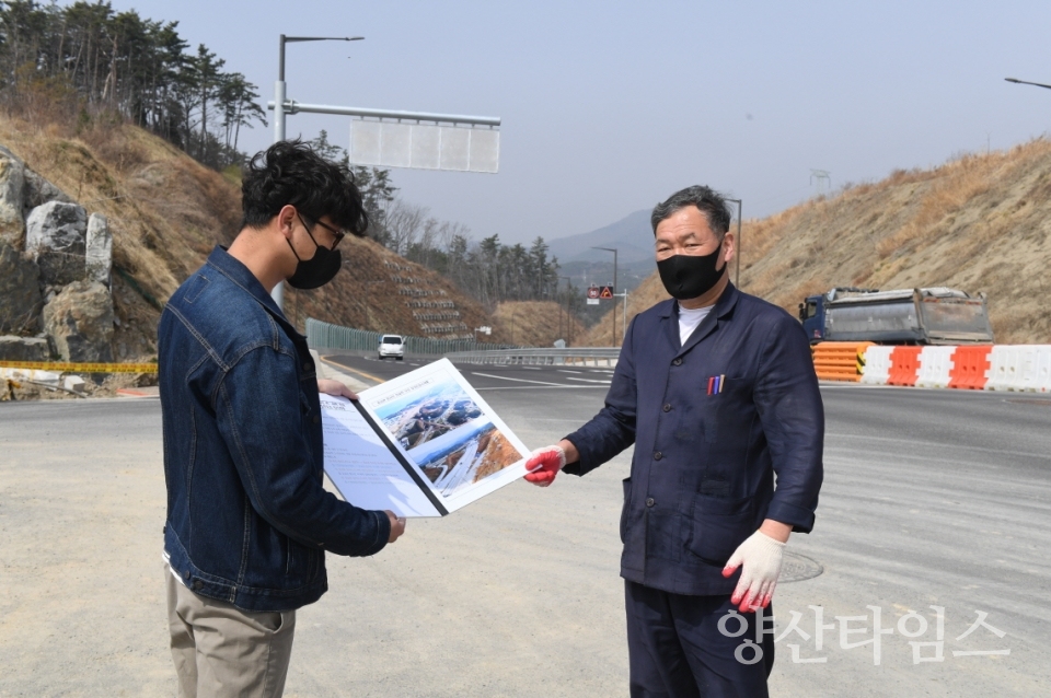 오규석 기장군수는 25일 오전 10시 30분경 동남권산단 진입 등을 위한 장안IC 접속도로(6차로) 임시 개통 현장을 방문해 점검했다.ⓒ양산타임스