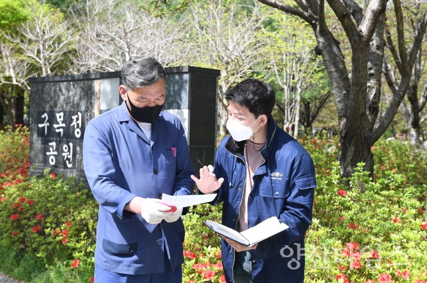 오규석 기장군수는 12일 오전 10시 30분경 장미원과 장미터널이 조성돼 있어 지역 주민들과 많은 관광객들이 찾고 있는 정관읍 구목정 공원을 방문해 점검했다.ⓒ양산타임스