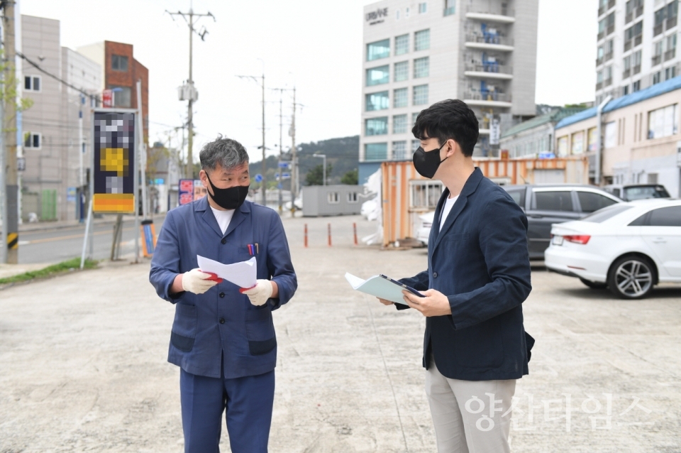 오규석 기장군수는 13일 오전 10시 30분경 일광해수욕장 일원의 주차난을 해소하기 위해 추진 중인 일광해수욕장 노외공영주차장 조성 현장을 방문해 점검했다.ⓒ양산타임스