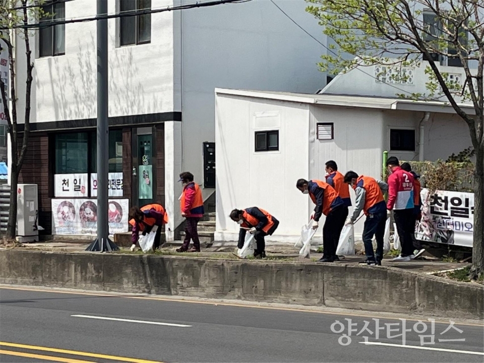 중앙동 통장협의회 환경정화활동ⓒ양산타임스
