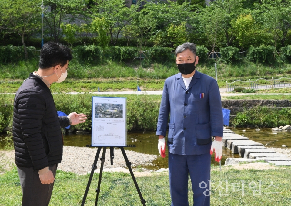 오규석 기장군수는 9일 오전 10시 30분경 좌광천(강변교 일원) 보행교량 설치공사 현장을 방문해 점검했다.ⓒ양산타임스