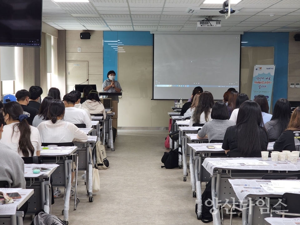 "치매극복 선도대학 치매파트너 교육" "치매극복 선도대학 기부물품 전달" ⓒ양산타임스