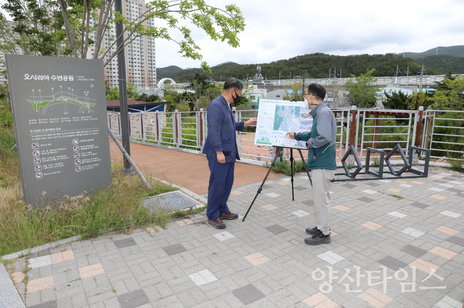오규석 기장군수는 7일 오후 3시경 인체에 유해한 미세먼지를 차단하고 폭염에 대응하기 위해 미세먼지 차단숲 조성을 추진 중인 오시리아 천변공원을 방문해 점검했다.ⓒ양산타임스