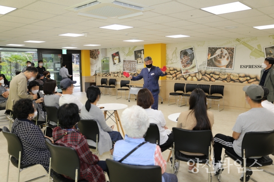 오규석 기장군수는 13일 오후 2시 30분경 일광읍 삼성 7리(일광동원비스타 1차)마을 방문을 통해 마을의 주요사업 추진현황을 점검하고, 주민들의 건의사항에 대한 해결방안 등을 모색했다.ⓒ양산타임스