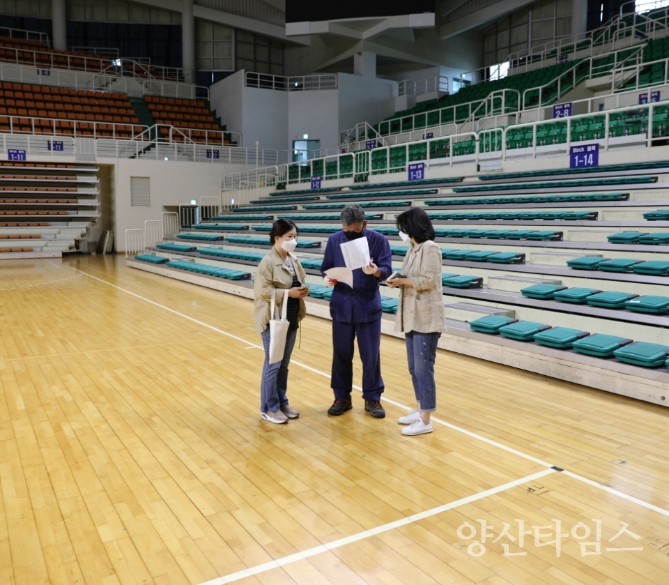 오규석 기장군수는 15일 오전 10시 30분경 ‘제23회 기장어르신 한마당 축제’ 행사장인 기장실내체육관(기장읍 기장대로 650)을 방문해 현장을 점검했다.ⓒ양산타임스