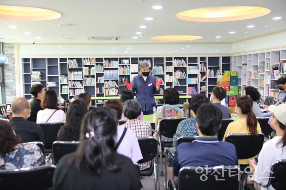 오규석 기장군수는 21일 오후 2시 30분경 일광읍 삼성11리(대성베르힐) 마을 방문을 통해 주민들의 생활 불편사항에 대해 확인하고, 마을의 주요사업 추진현황을 점검했다.ⓒ양산타임스