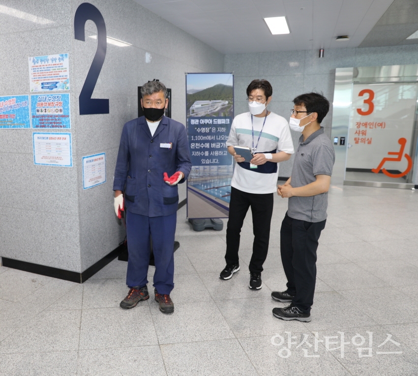 오규석 기장군수는 28일 오전 11시 20분경 정관읍 ‘아쿠아 드림파크’를 방문해 여름철 대비 주민 불편사항을 확인하고 시설물 이용현황 등에 대해 점검했다.ⓒ양산타임스