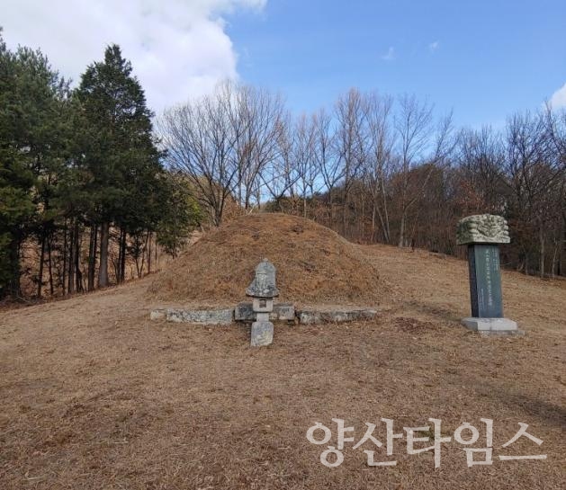 "이징석 장군묘역" "삼장수 학술대회 포스터" "이징석 사패" "이징석 왕지" "이징석 장군묘 장명등" "이징석 장군묘 좌우 문석인" ⓒ양산타임스