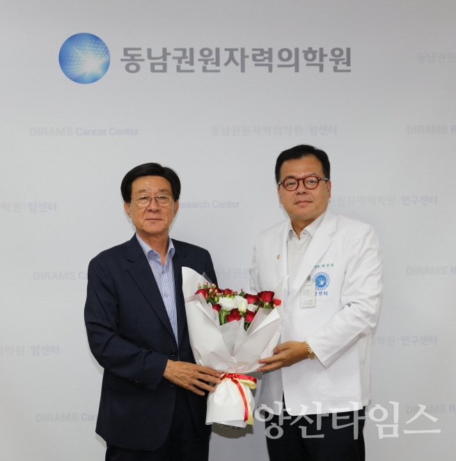 "정종복 기장군수는 지난 18일 동남권원자력의학원(원장 박상일)을 방문해 동남권 방사선 의·과학 일반산업단지의 성공적인 추진과 지역 의료기관과 상호 협력할 수 있는 방안에 대해 모색했다." "정종복 기장군수는 지난 18일 동남권원자력의학원(원장 박상일)을 방문해 동남권 방사선 의·과학 일반산업단지의 성공적인 추진과 지역 의료기관과 상호 협력할 수 있는 방안에 대해 모색했다. 2" ⓒ양산타임스