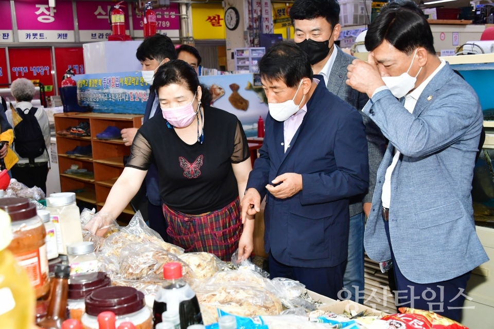 나동연 시장 덕계상설시장 방문ⓒ양산타임스