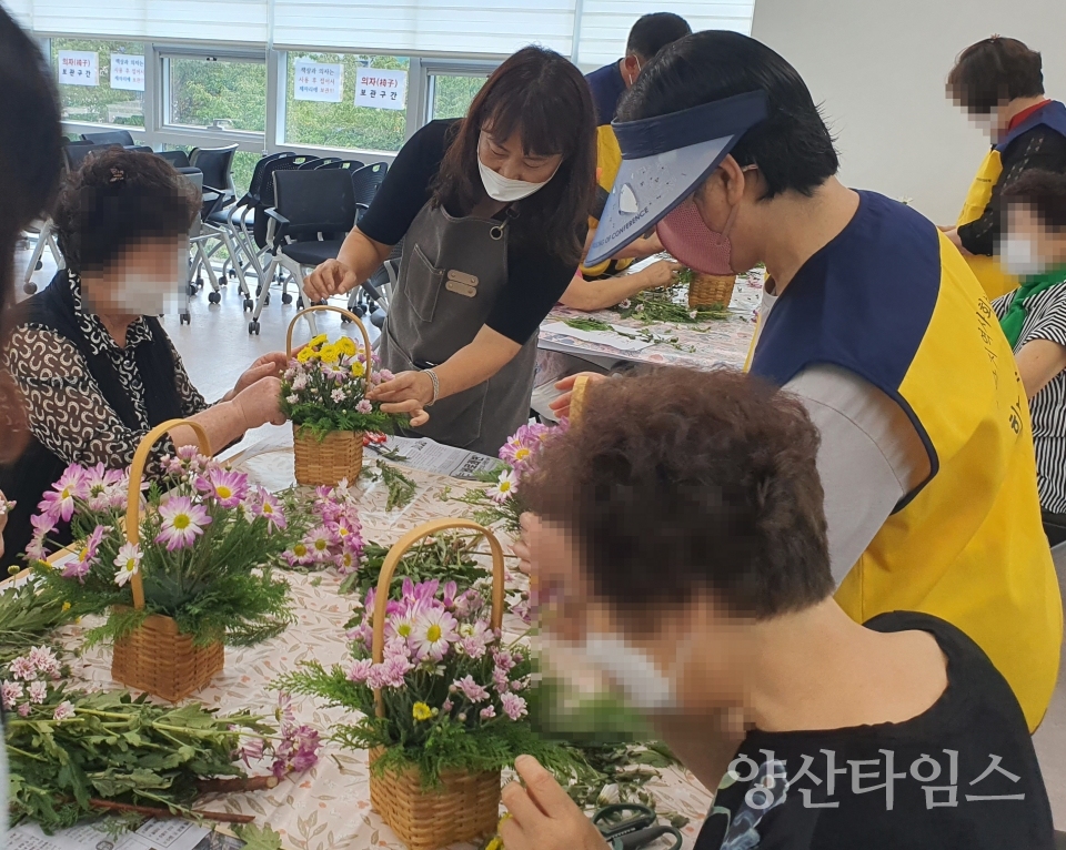 기장군 정관읍은 만 65세 이상 어르신을 대상으로 원예 프로그램을 총 3차례에 걸쳐 진행했다.ⓒ양산타임스