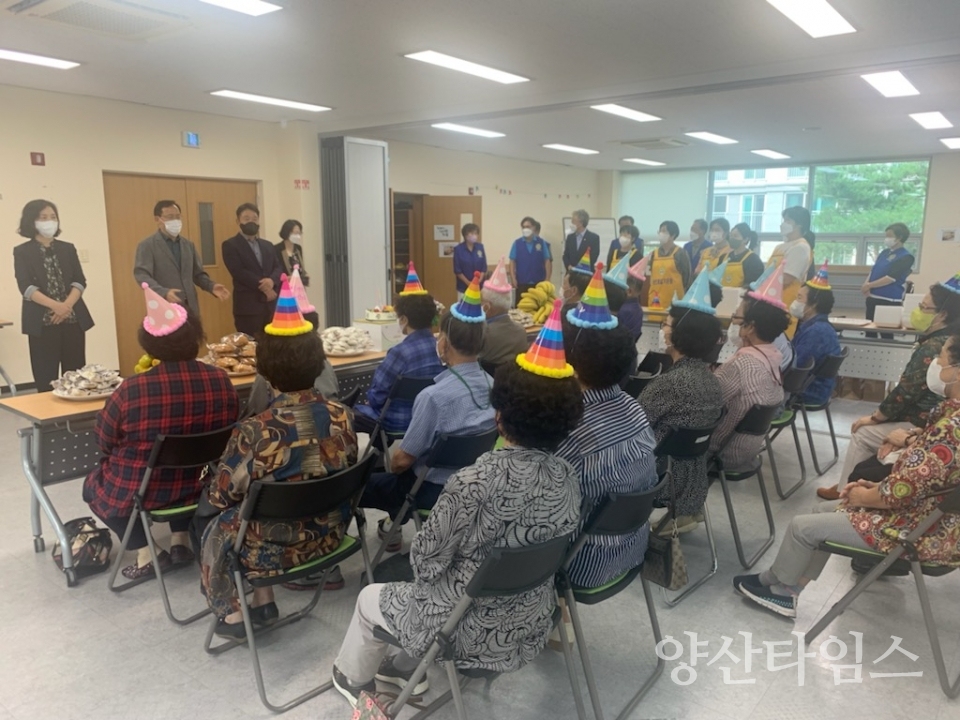 바르게살기운동 어르신 생신상ⓒ양산타임스