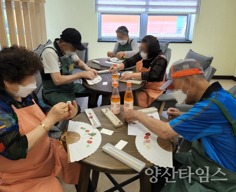 기장군농업기술센터는 기장군치매안심센터와 업무협약을 맺고 지난 5월부터 8월까지 치유농업프로그램을 진행했다.ⓒ양산타임스