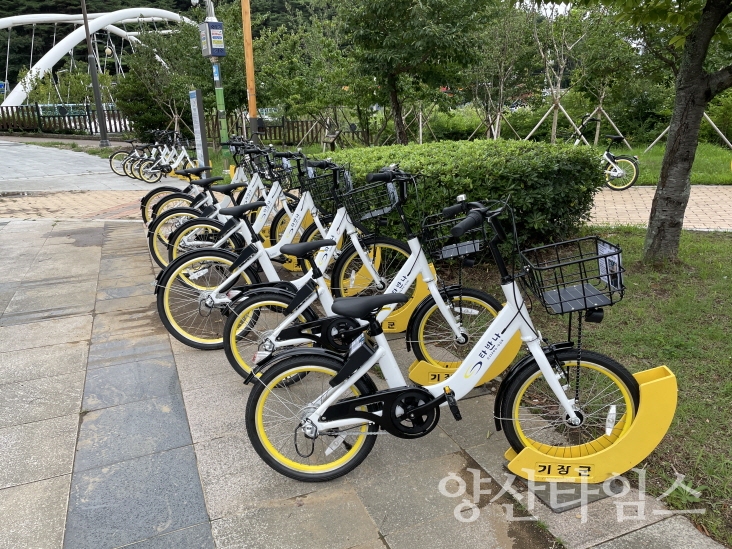 정관읍 중앙공원에 설치된 기장군 공영자전거 타반나ⓒ양산타임스
