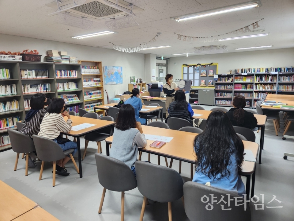 "시립도서관_이지더원리버포레작은도서관(신지은작가와의 만남)" "시립도서관_꿈꾸는내안애작은도서관(인형극공연)" "시립도서관_아이비북스작은도서관(그림책 수업)" ⓒ양산타임스
