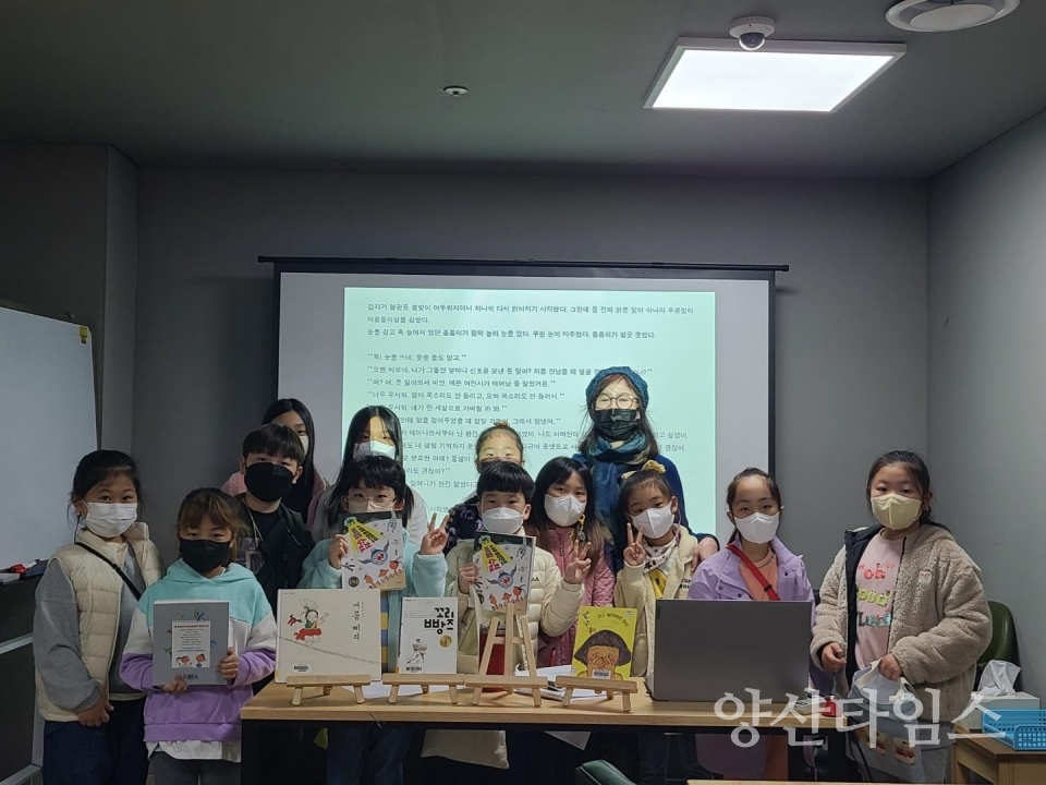 "시립도서관_이지더원리버포레작은도서관(신지은작가와의 만남)" "시립도서관_꿈꾸는내안애작은도서관(인형극공연)" "시립도서관_아이비북스작은도서관(그림책 수업)" ⓒ양산타임스
