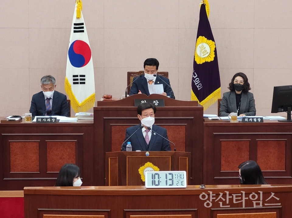 정종복 기장군수가 12월 1일 기장군의회에서 시정연설을 하고 있다.ⓒ양산타임스