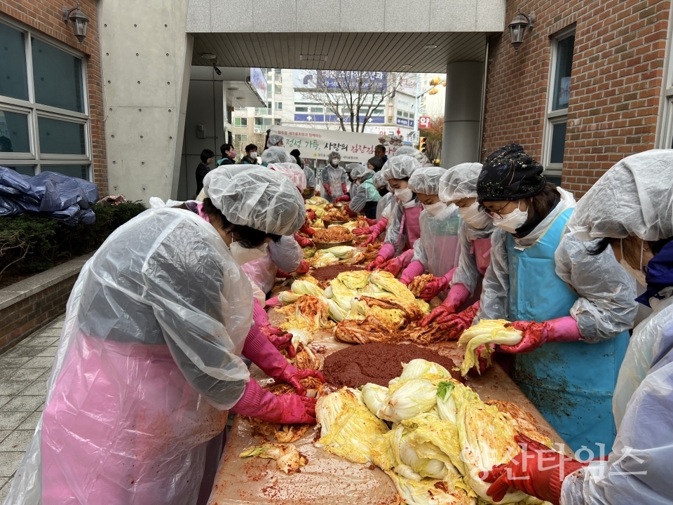 양주동 새마을 사랑의 김장김치 나눔ⓒ양산타임스