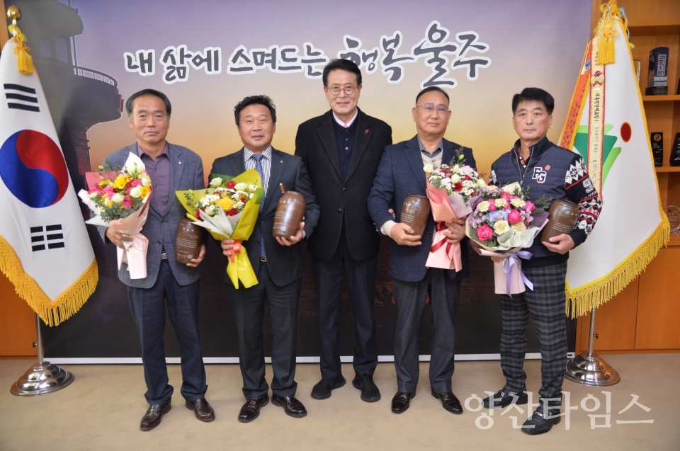 울주군, 이임 주민자치위원장 공로패 수여ⓒ양산타임스