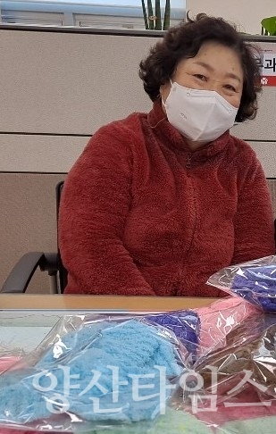 물금읍 김영숙님 목도리 기부ⓒ양산타임스