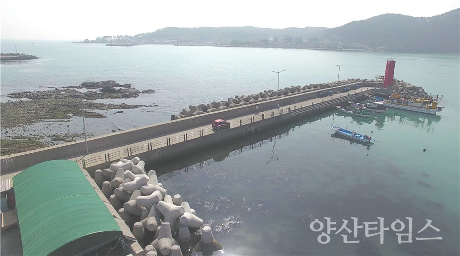 부산 기장군은 13일 이천항 방파제 설치공사에 착공하였다ⓒ양산타임스