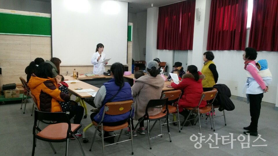 보건소기장군 보건소에서 영양플러스사업 참여 주민들에게 맞춤형 교육을 시행하고 있다" ⓒ양산타임스