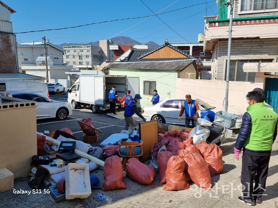 중앙동 소외계층 돕기 집수리ⓒ양산타임스