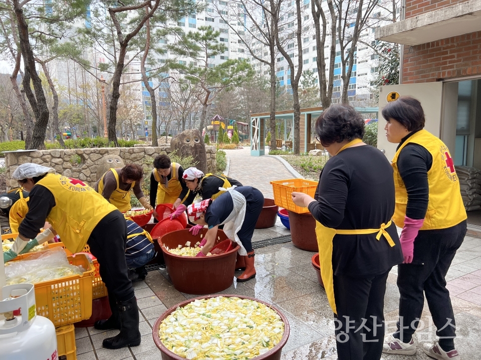 양주동 적십자봉사회 맛김치 나눔 봉사ⓒ양산타임스
