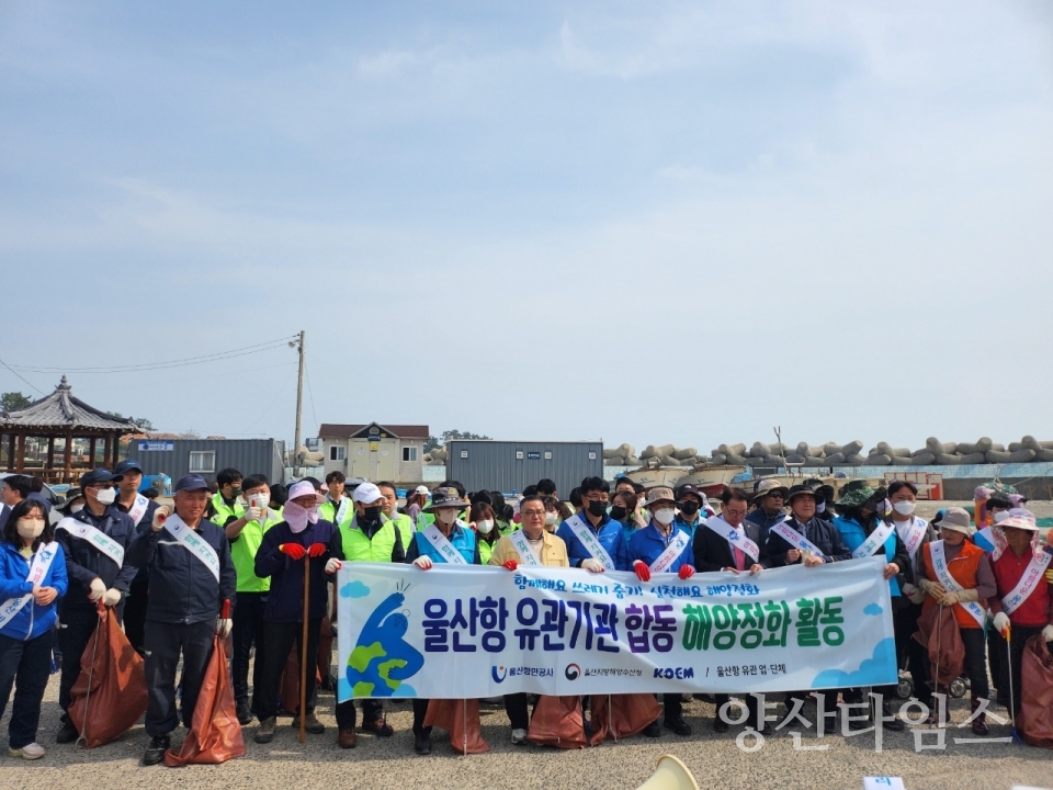 "(진하)울주군, 진하·나사해변 새봄맞이 환경정비1" "(나사)울주군, 진하·나사해변 새봄맞이 환경정비2" ⓒ양산타임스