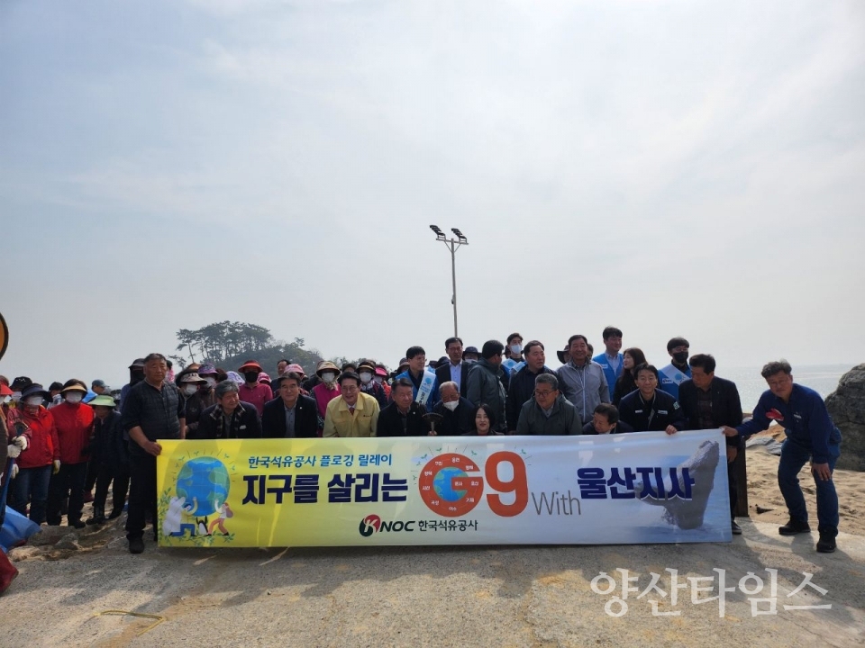 "(진하)울주군, 진하·나사해변 새봄맞이 환경정비1" "(나사)울주군, 진하·나사해변 새봄맞이 환경정비2" ⓒ양산타임스