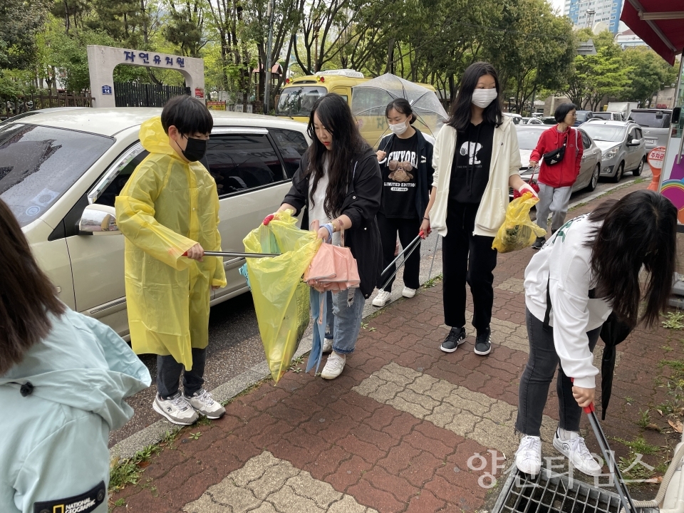 청소년환경봉사동아리 플로깅활동 ⓒ양산타임스