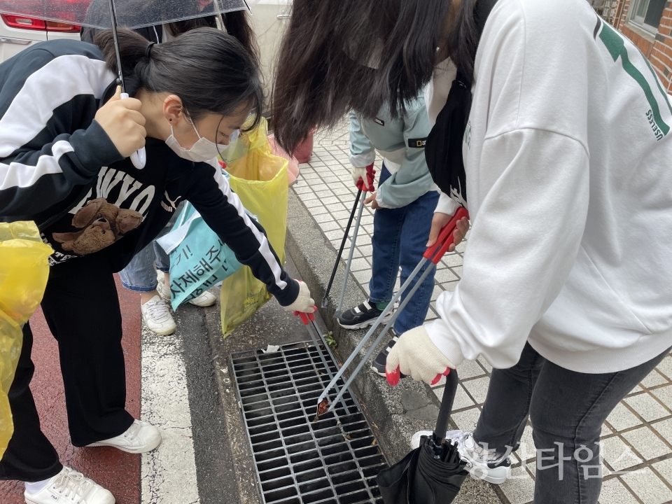 청소년환경봉사동아리 플로깅활동 ⓒ양산타임스