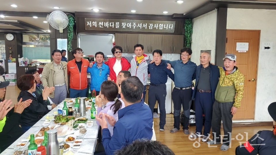 향우회 전회장단 인사 ⓒ양산타임스